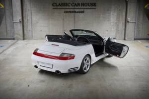 Imagen 9/98 de Porsche 911 Carrera 4S (2004)