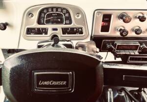 Image 8/27 of Toyota Land Cruiser FJ 40 (1982)