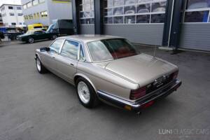 Image 5/61 de Jaguar Sovereign 3.6 (1987)
