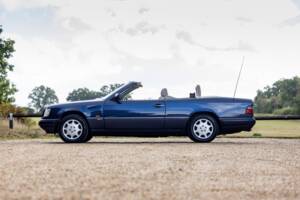 Bild 30/46 von Mercedes-Benz E 320 (1994)