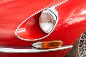Image 31/50 de Jaguar E-Type (1967)