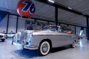 Image 2/12 de Mercedes-Benz 220 S Cabriolet (1959)