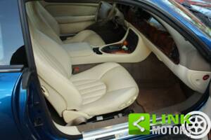 Image 10/16 of Jaguar XK8 4.0 (1997)