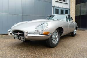 Image 9/50 of Jaguar E-Type 4.2 (1965)