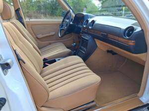 Image 9/20 of Mercedes-Benz 200 T (1983)