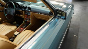 Immagine 15/42 di Mercedes-Benz 560 SL (1989)
