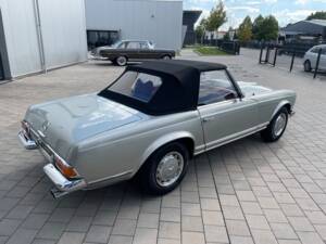 Imagen 6/22 de Mercedes-Benz 280 SL (1969)