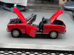 Image 13/39 of Peugeot 204 Convertible (1968)