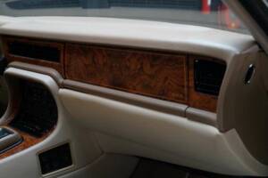 Image 40/47 of Jaguar XJ12 6.0 (1994)