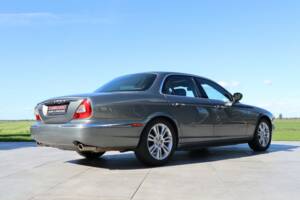 Image 8/50 of Jaguar XJ 8 4.2 (2004)