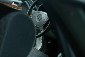 Bild 26/50 von Mercedes-Benz 300 SE (1992)