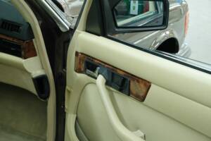 Bild 34/50 von Mercedes-Benz 380 SE (1984)