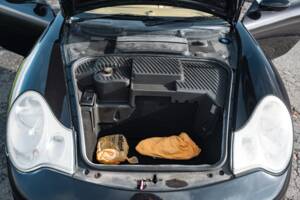 Image 17/50 of Porsche 911 Carrera 4 (2001)