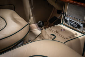 Image 24/32 of Jaguar Mk II 3.4 (1967)