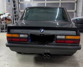 Bild 21/21 von BMW 520i (1987)