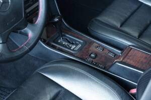 Bild 38/50 von Mercedes-Benz E 500 (1993)