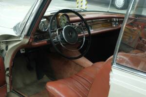 Image 18/50 of Mercedes-Benz 300 SE (1966)