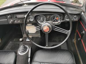 Image 21/58 of MG MGB (1968)