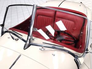 Image 37/74 of Jaguar XK 140 OTS (1956)