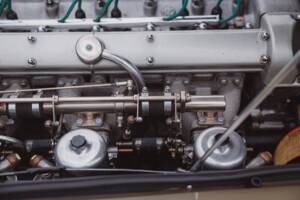 Image 41/99 of Aston Martin DB 6 Volante (1968)