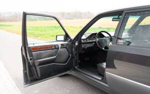 Bild 21/61 von Mercedes-Benz 500 E (1992)