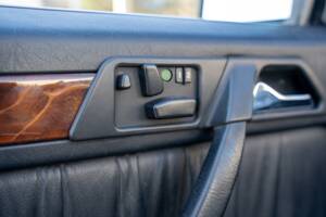 Bild 29/49 von Mercedes-Benz 300 CE-24 (1993)
