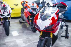 Image 2/7 of Ducati DUMMY (2010)