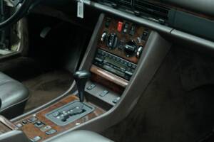 Image 31/50 of Mercedes-Benz 420 SEC (1989)
