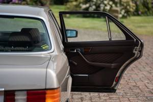 Imagen 36/50 de Mercedes-Benz 280 SE (1985)