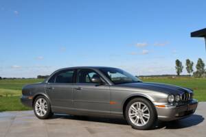 Image 30/50 of Jaguar XJ 8 4.2 (2004)