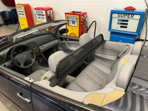 Bild 16/17 von Mercedes-Benz CLK 320 (2001)