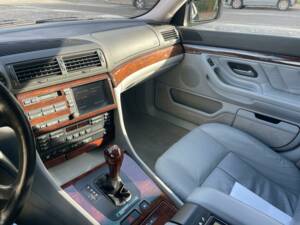 Image 8/12 of BMW 740i (1997)