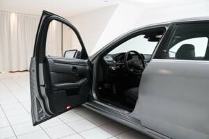 Bild 5/19 von Mercedes-Benz E 63 AMG (2009)