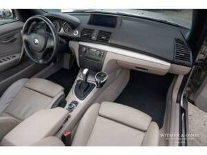 Image 14/33 de BMW 118i (2010)
