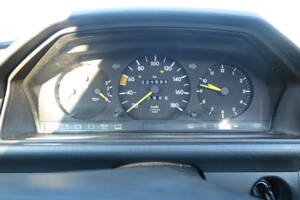 Image 48/92 de Mercedes-Benz 200 D (1989)