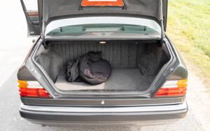 Bild 55/61 von Mercedes-Benz 500 E (1992)