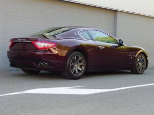 Image 3/98 of Maserati GranTurismo 4.2 (2008)