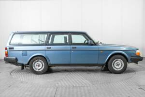 Image 10/50 de Volvo 240 Turbo (1983)