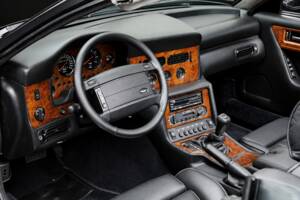 Immagine 10/17 di Aston Martin Virage Volante (1994)