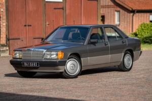 Immagine 1/73 di Mercedes-Benz 190 D 2.5 (1990)