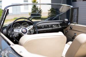 Image 21/31 of Alfa Romeo 2600 Spider (1963)