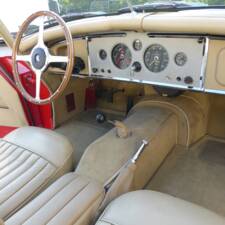 Image 21/174 of Jaguar XK 150 3.4 S OTS (1958)