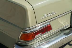 Image 16/50 of Mercedes-Benz 200 (1966)
