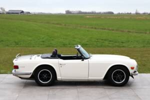 Image 13/50 de Triumph TR 6 (1970)