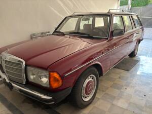 Bild 2/11 von Mercedes-Benz 300 TD (1979)