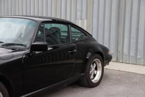 Image 14/108 de Porsche 911 Carrera 3.2 (1989)