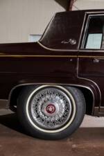 Image 18/58 of Cadillac Brougham Elegance (1988)