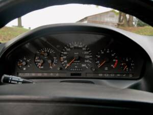 Imagen 17/28 de Mercedes-Benz 500 SL (1990)