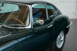 Image 6/50 de Jaguar E-Type (1970)