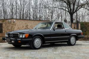 Afbeelding 2/50 van Mercedes-Benz 560 SL (1986)